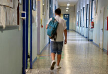 Come il registro elettronico a scuola ha rovinato ragazzi (e genitori) Come il registro elettronico a scuola ha rovinato ragazzi (e genitori)